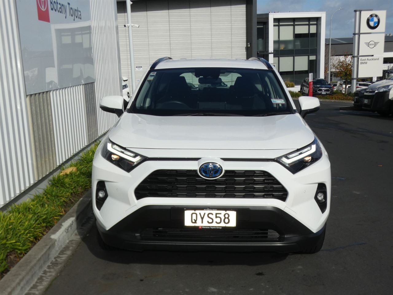 Vehicle image 3