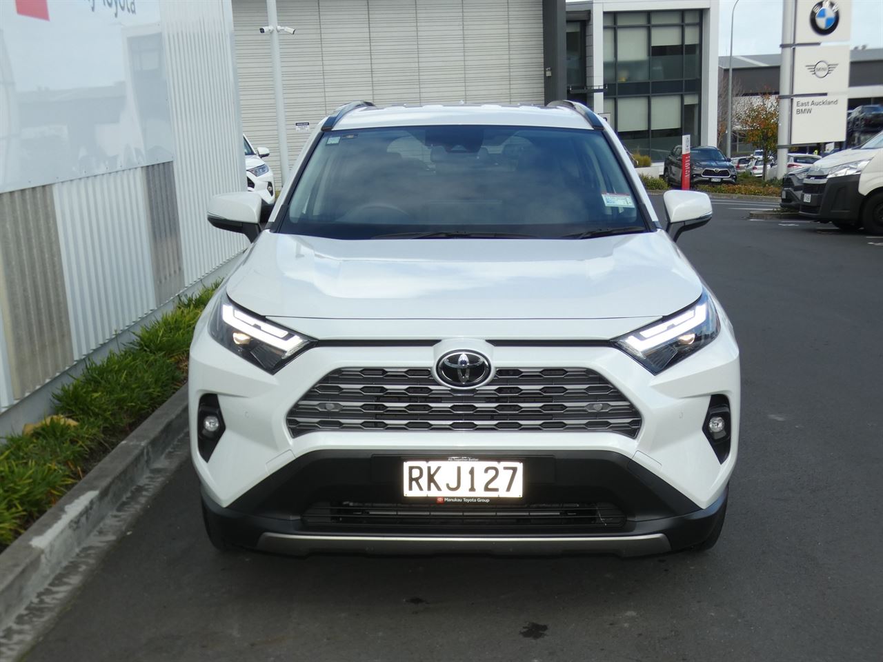 Vehicle image 3