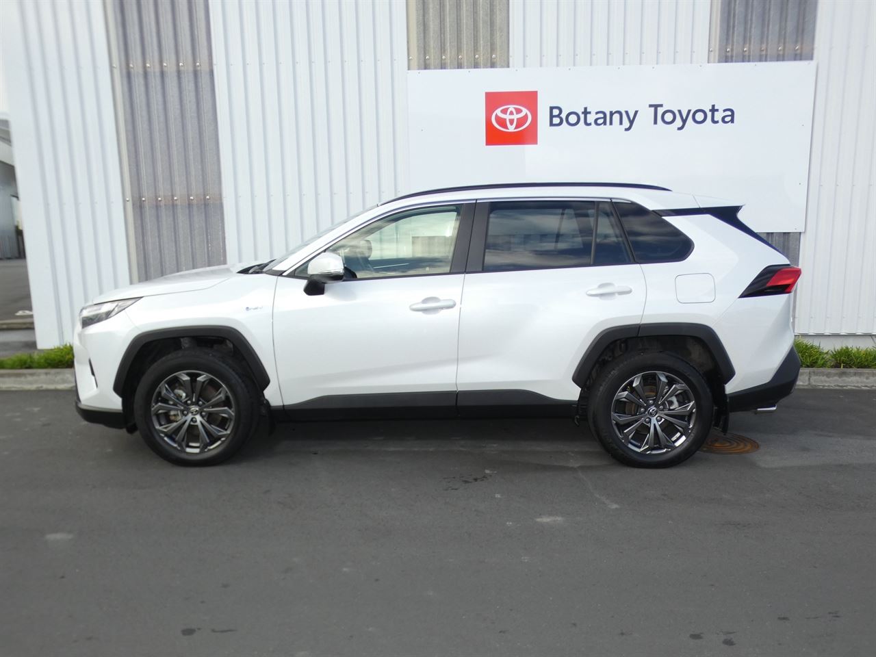 Vehicle image 5