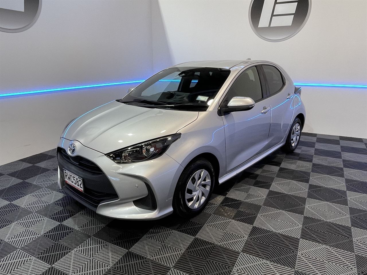 Vehicle image 3