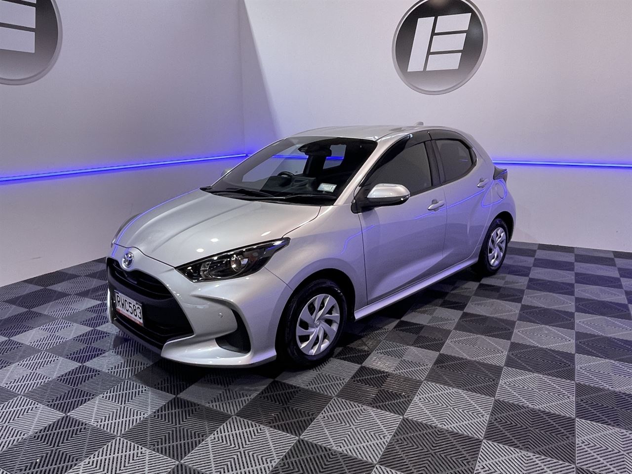 Vehicle image 3