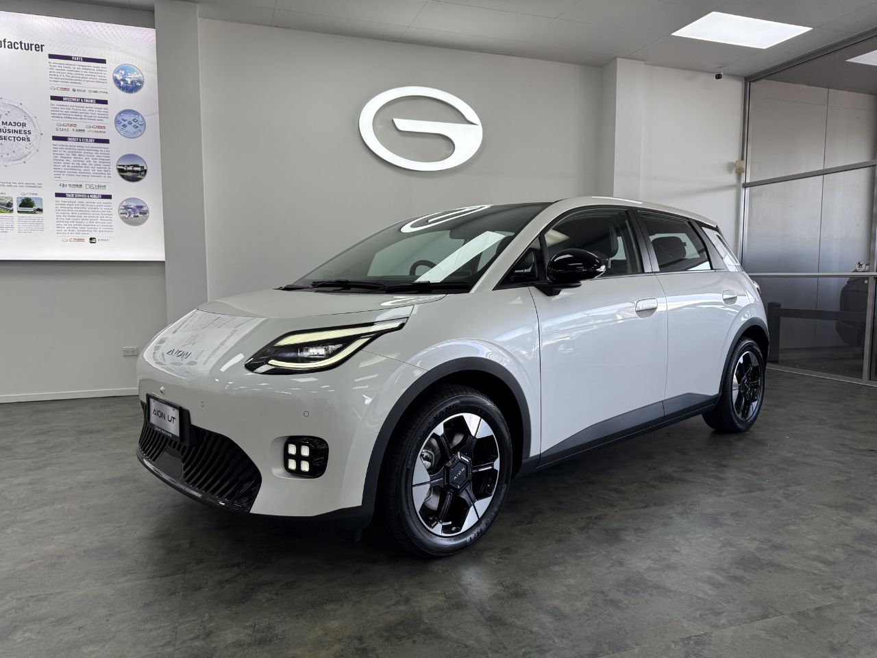 Vehicle image 2