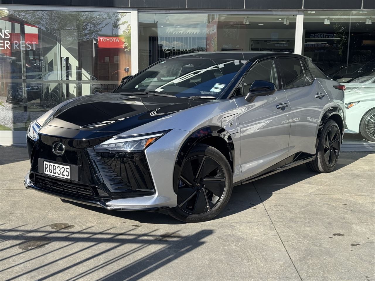 Vehicle image 5