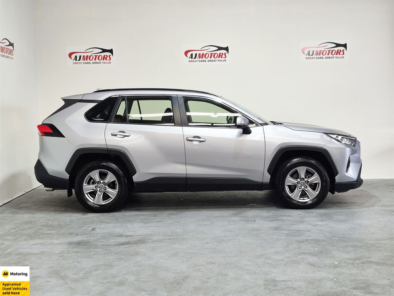 Vehicle image 3