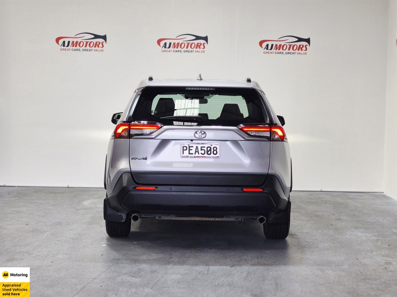 Vehicle image 5