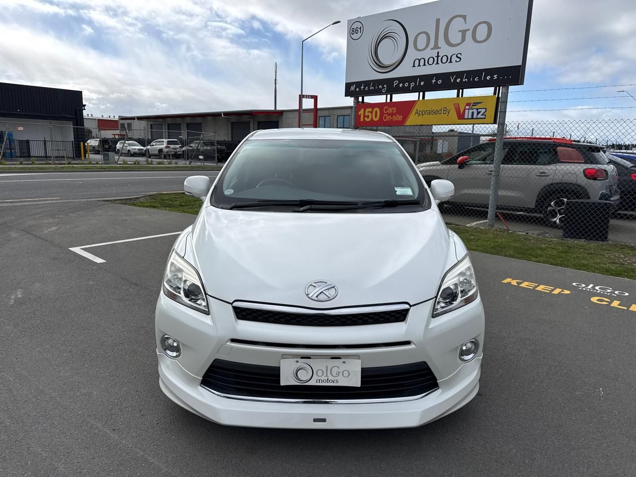 Vehicle image 3