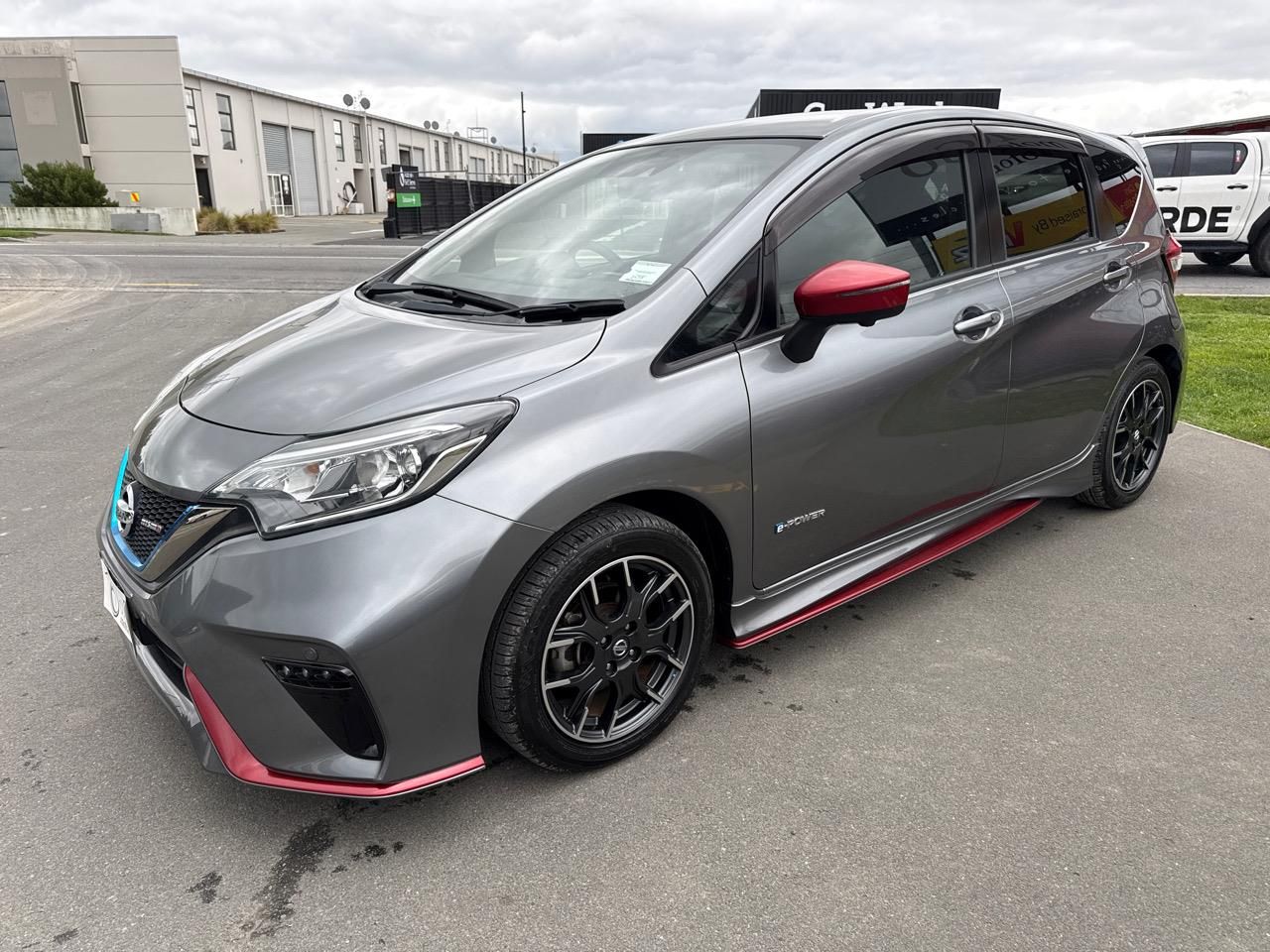 Vehicle image 4