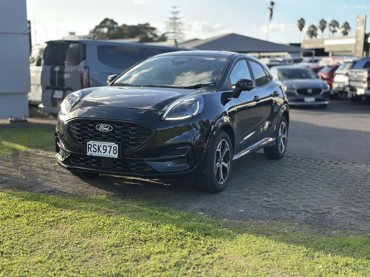 Vehicle image 3