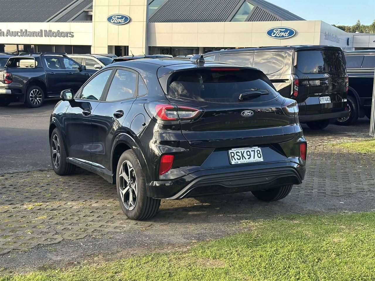 Vehicle image 4
