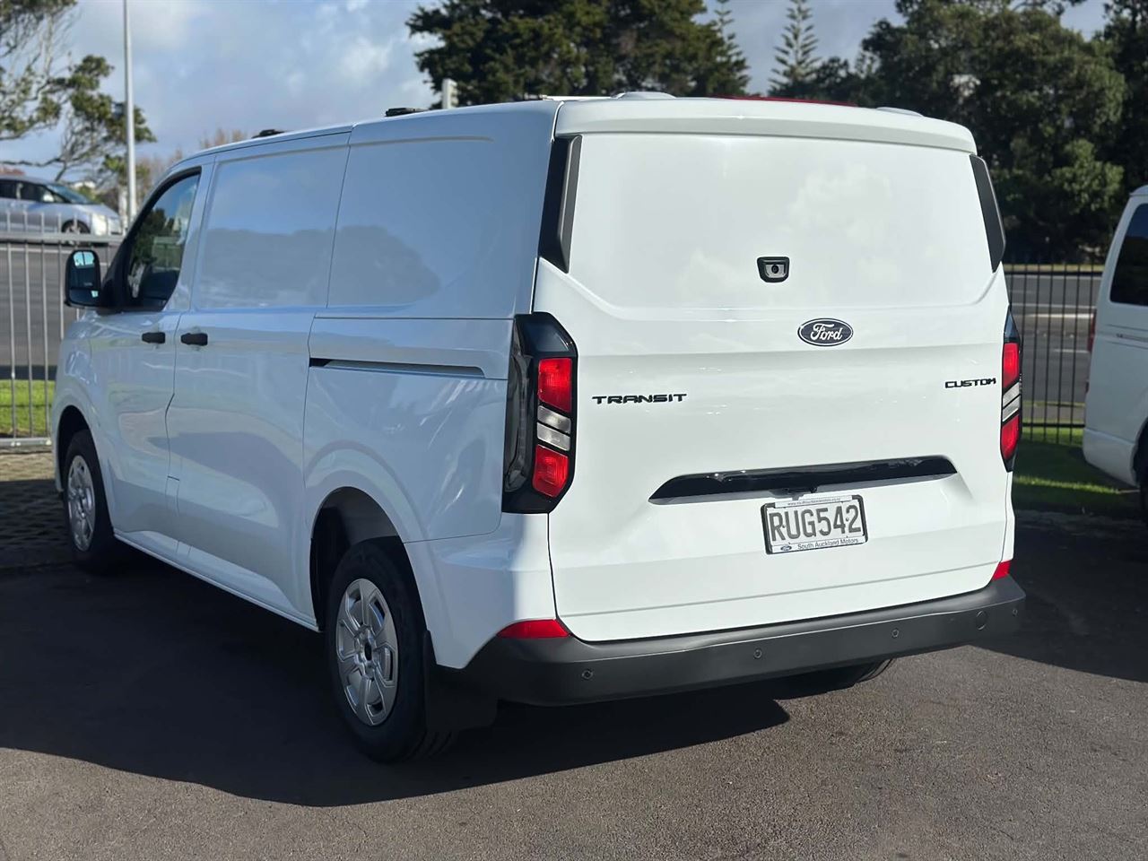 Vehicle image 4