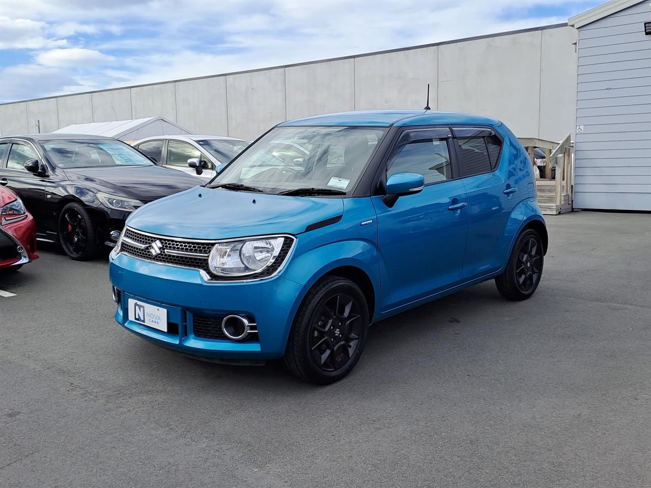 Vehicle image 3