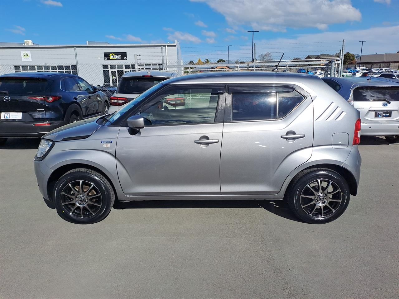 Vehicle image 4