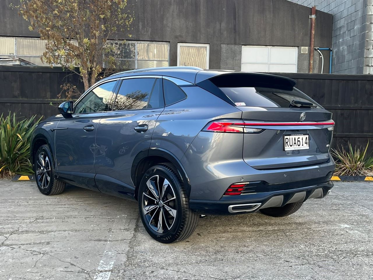 Vehicle image 5