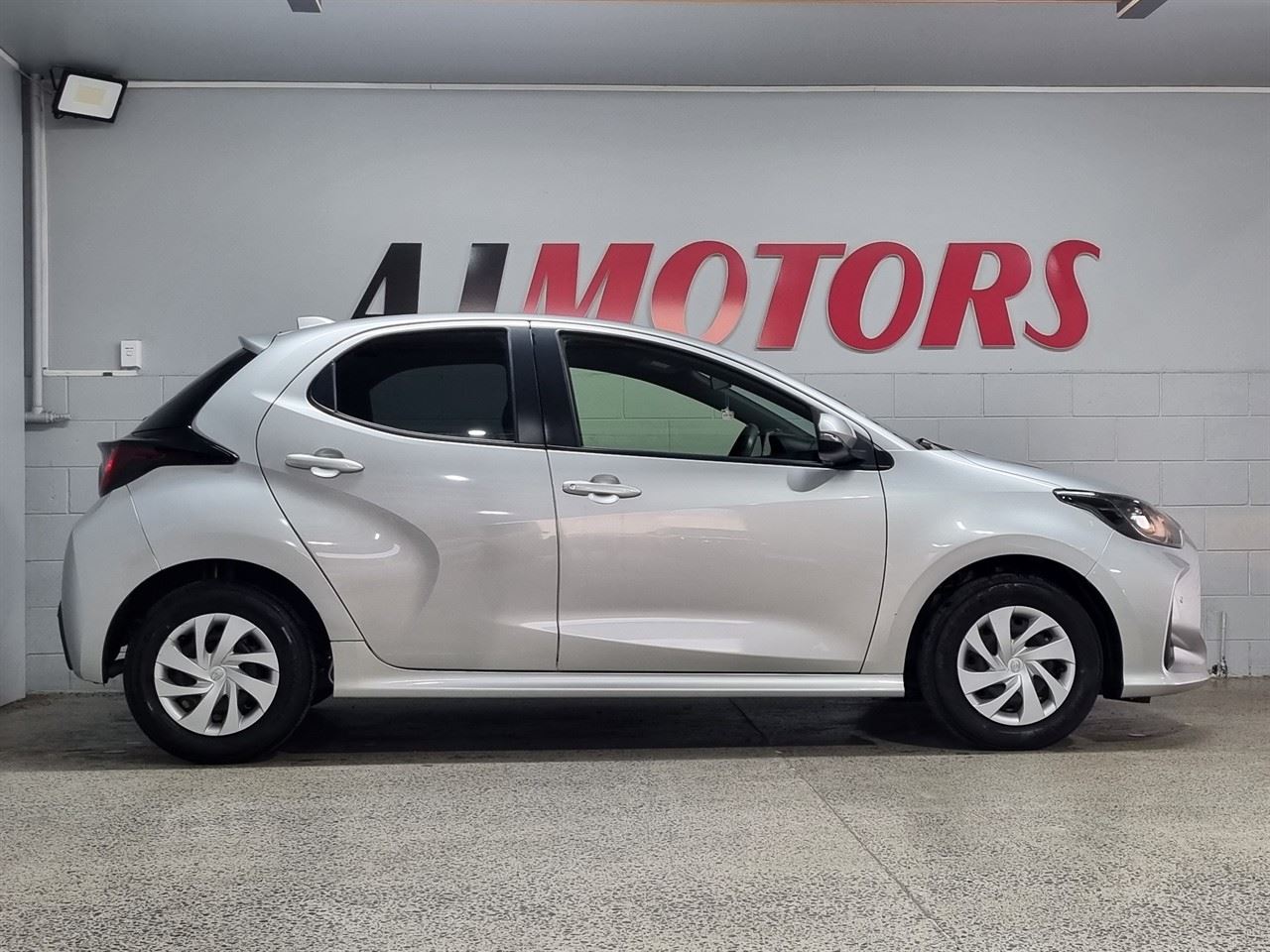 Vehicle image 5