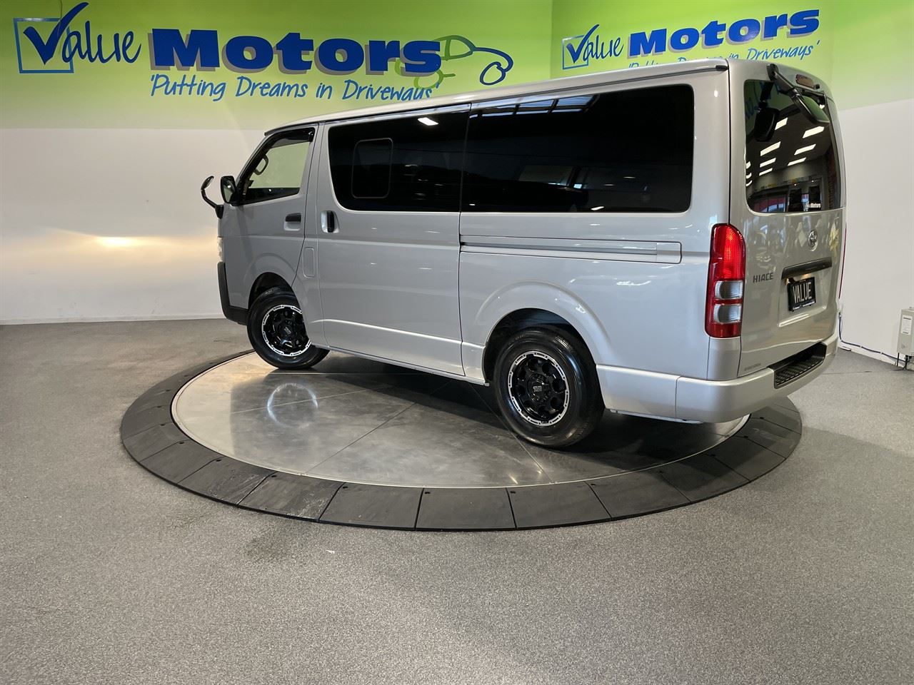 Vehicle image 5