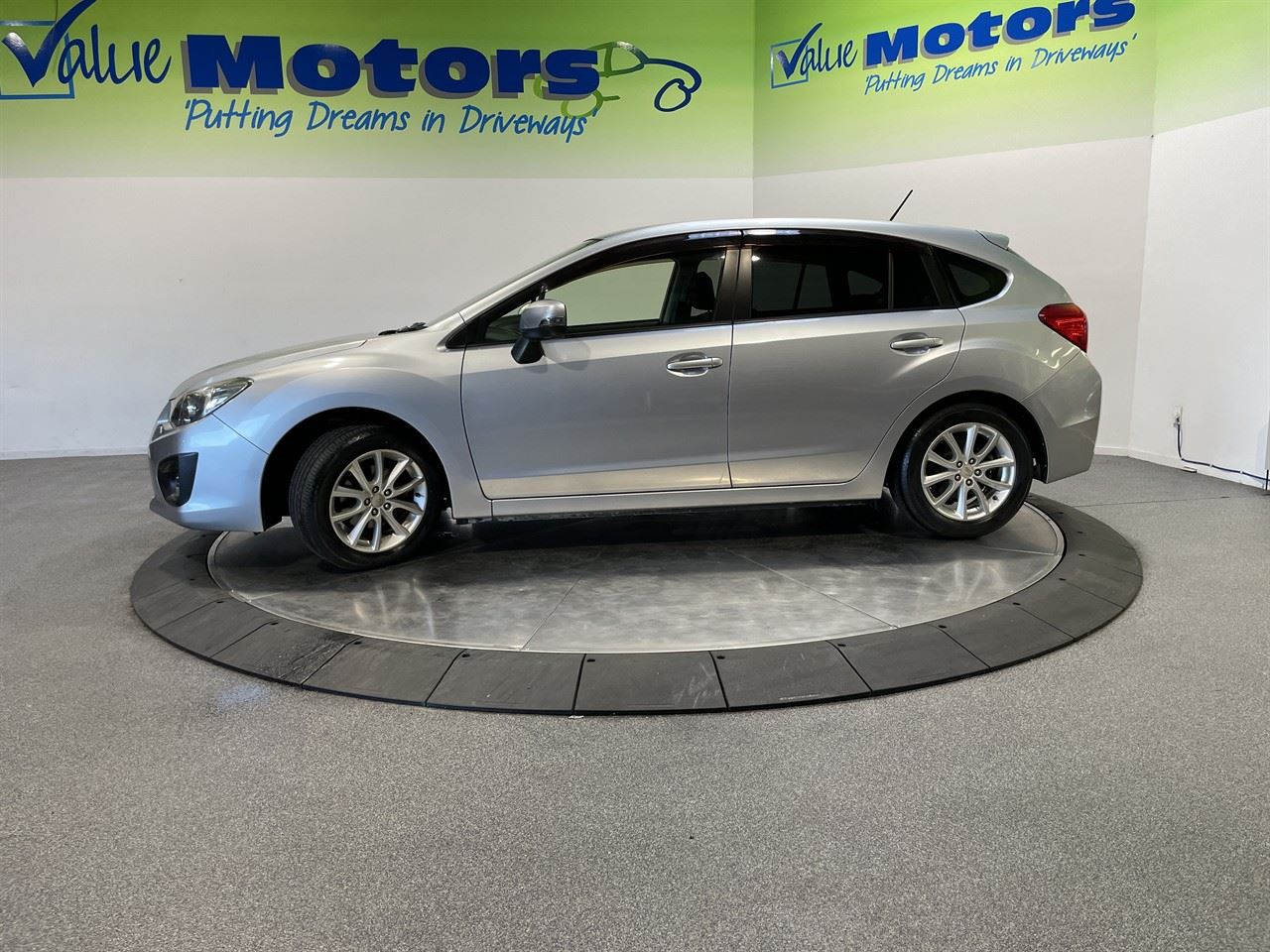 Vehicle image 4