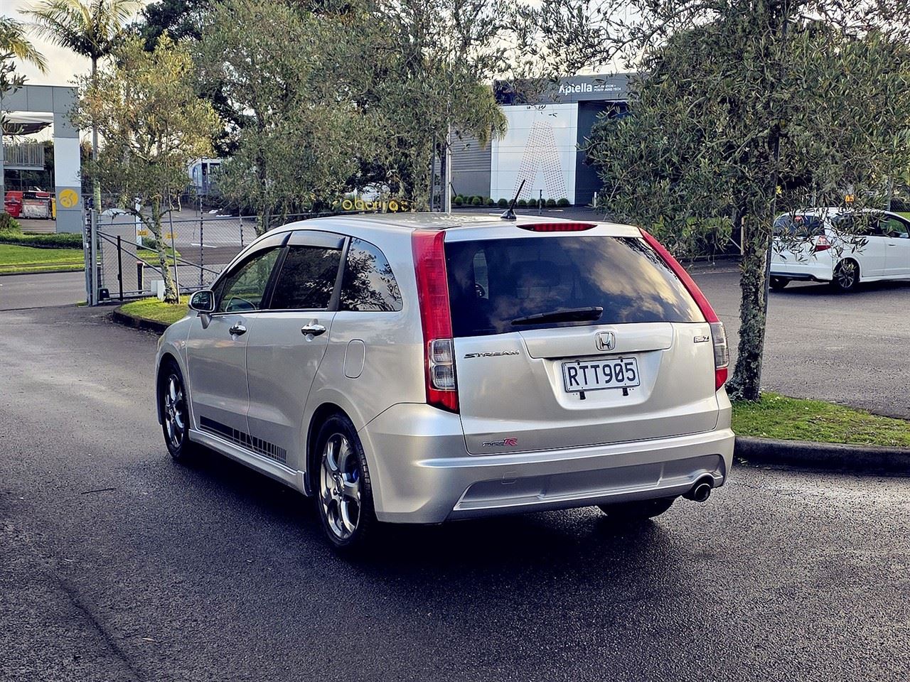 Vehicle image 5