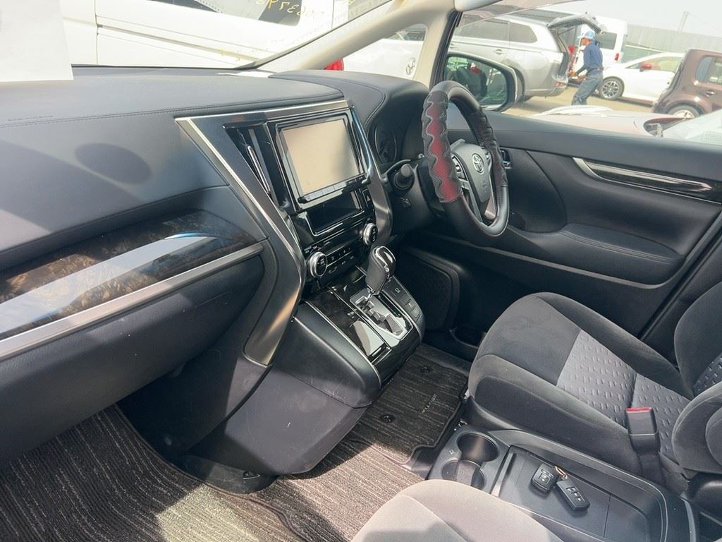 Vehicle image 3