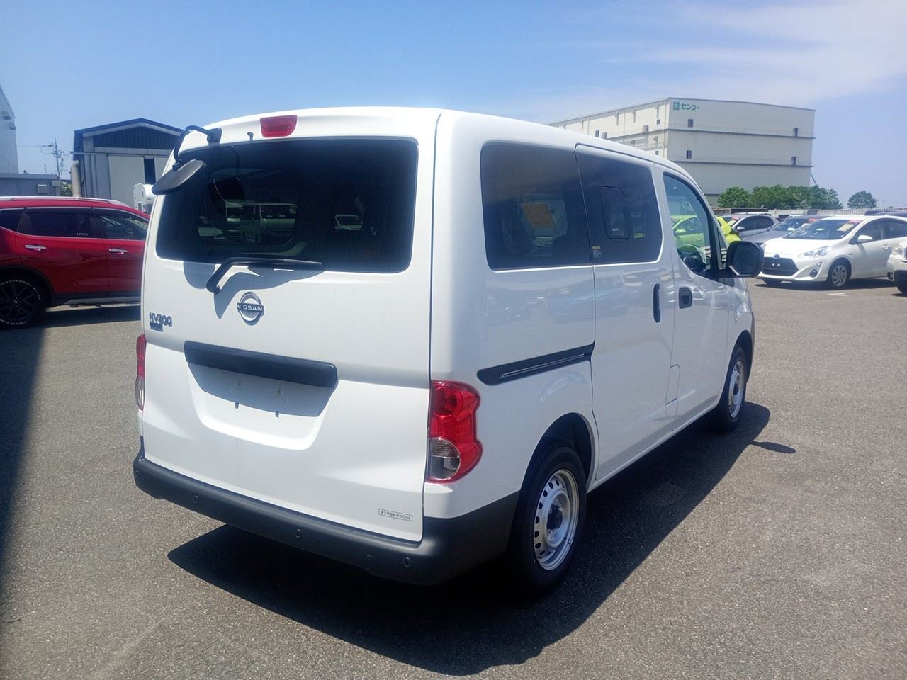 Vehicle image 4