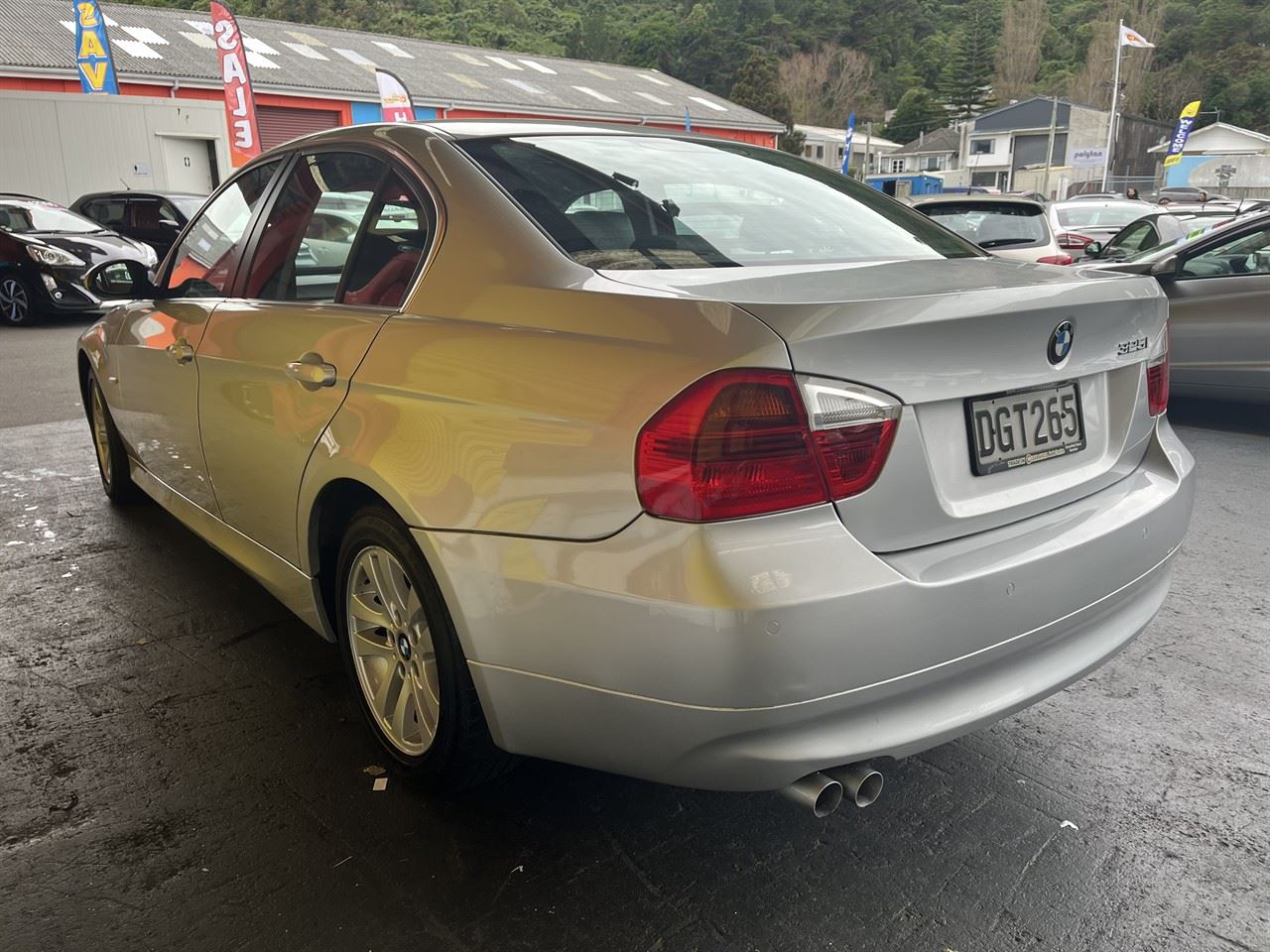 Vehicle image 4