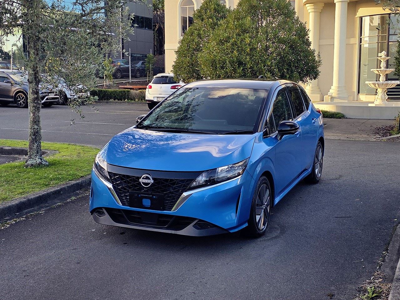 Vehicle image 5