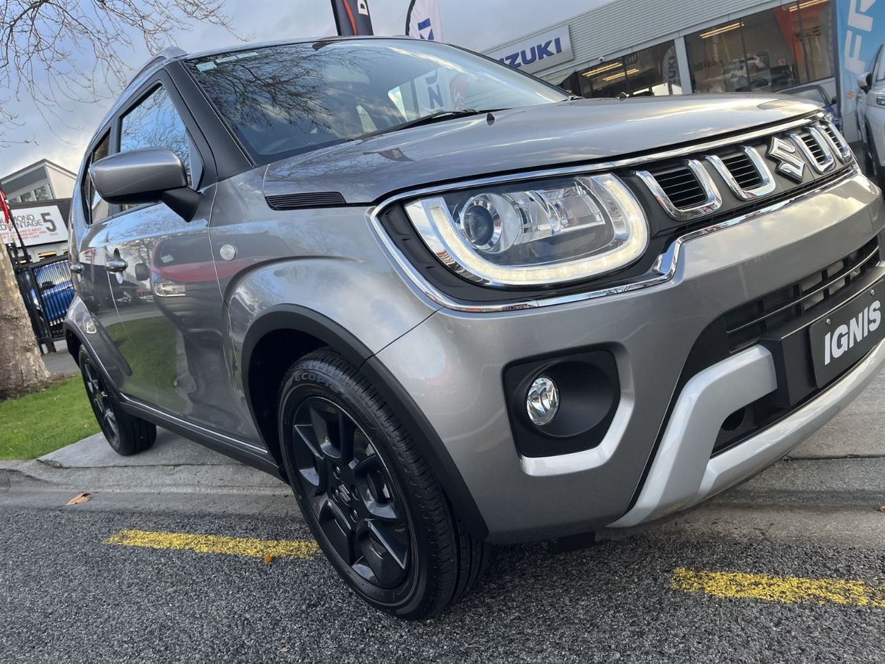 Vehicle image 3