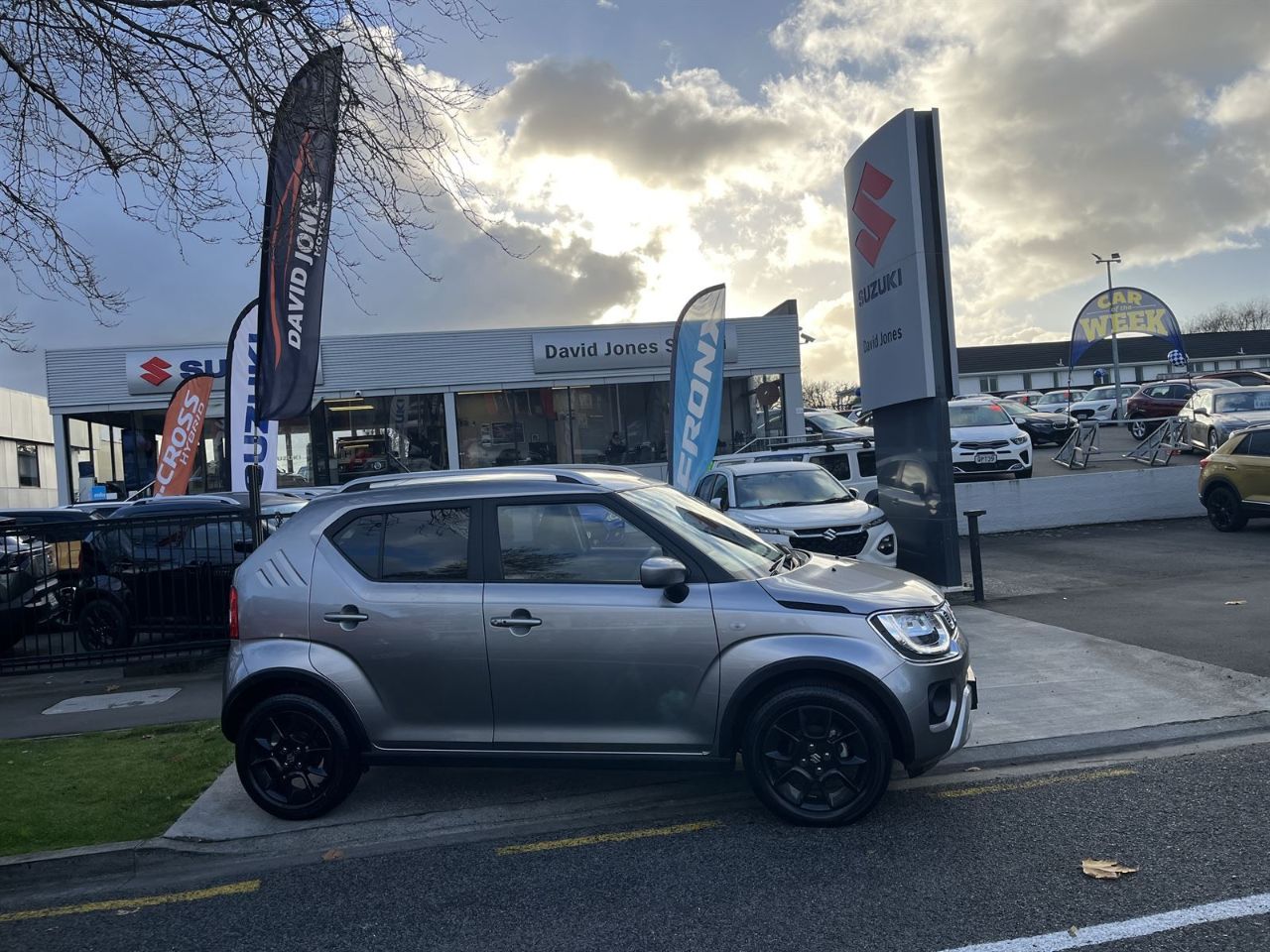 Vehicle image 4