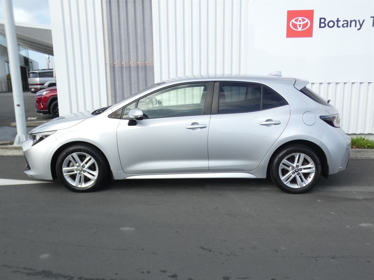 Vehicle image 5