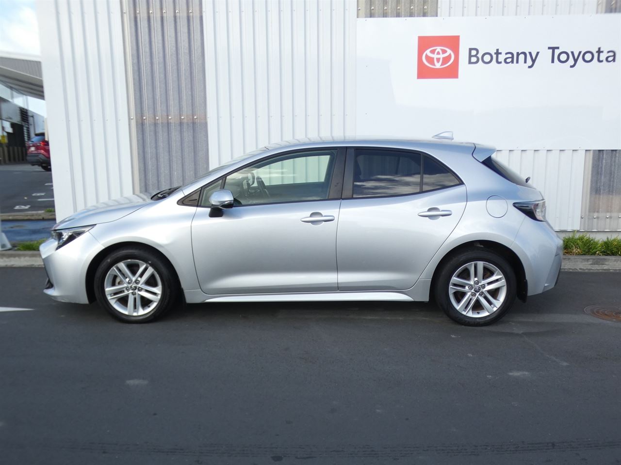 Vehicle image 5