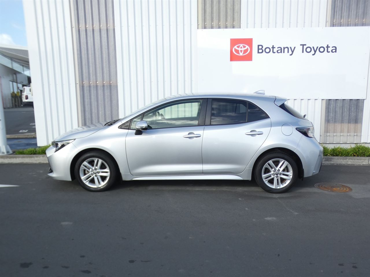 Vehicle image 5