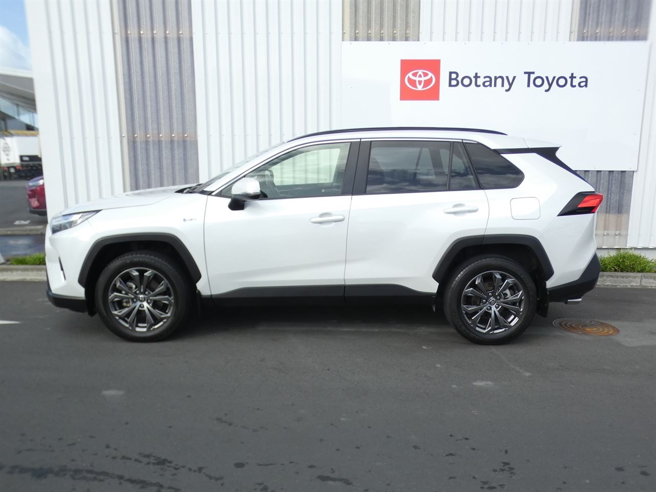 Vehicle image 5