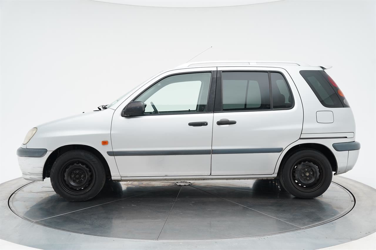 Vehicle image 4