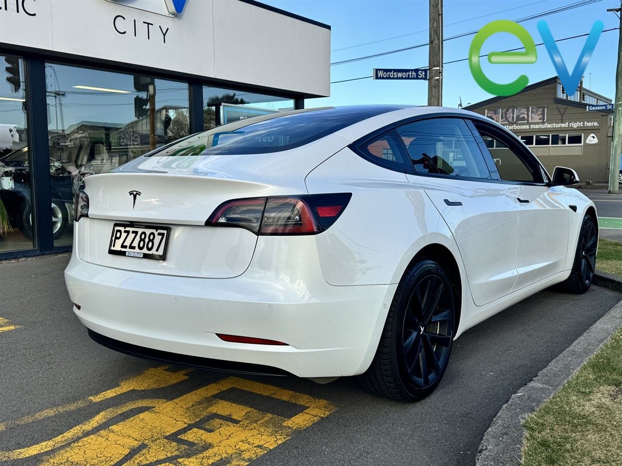 Vehicle image 3