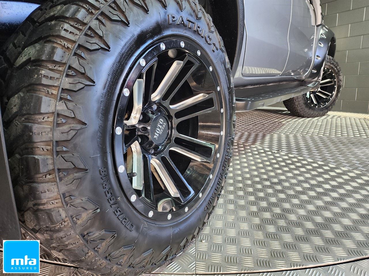 Vehicle image 4