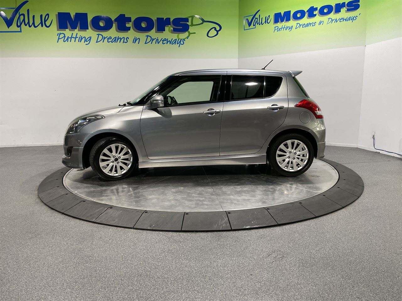 Vehicle image 4