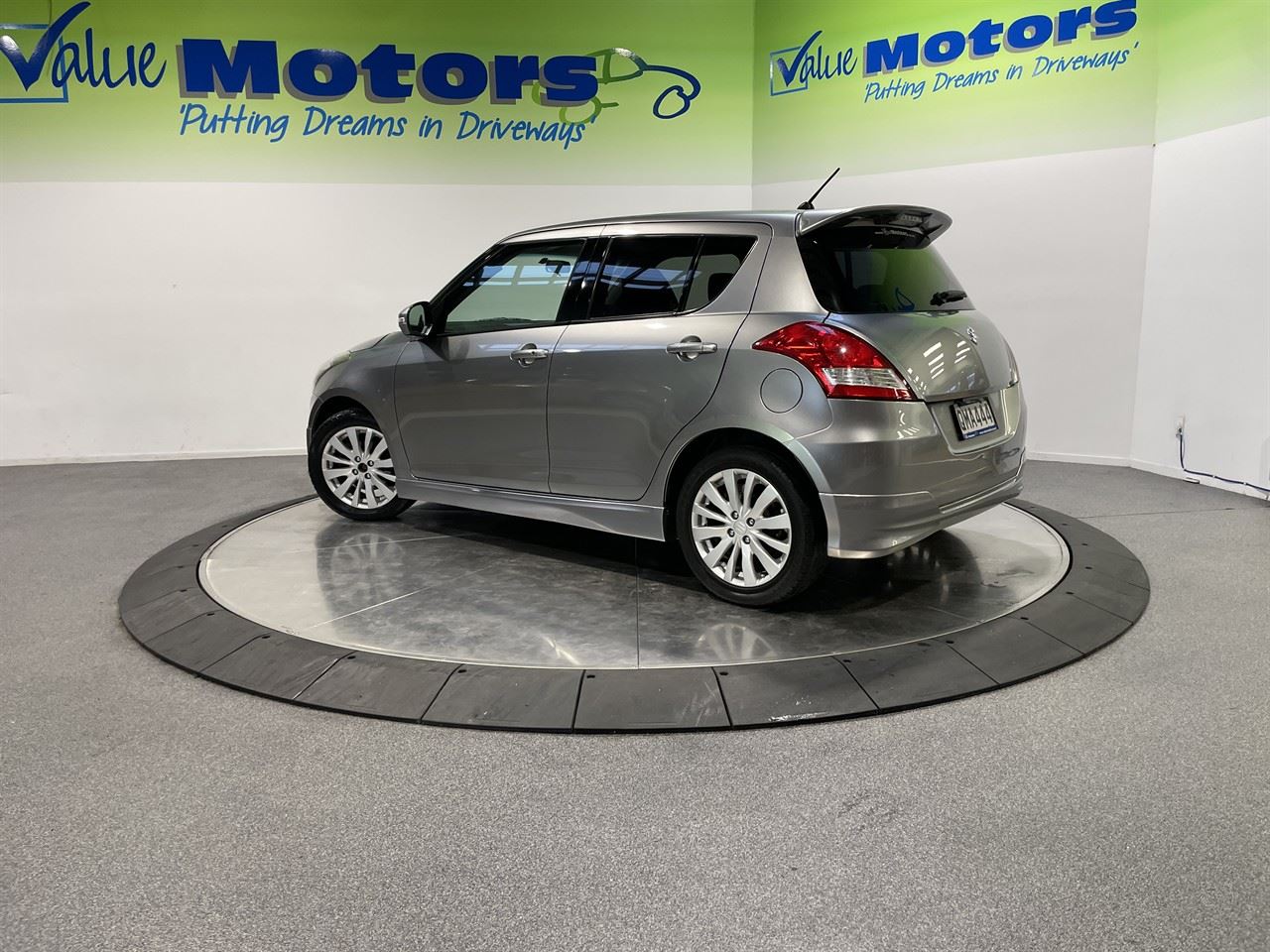Vehicle image 5