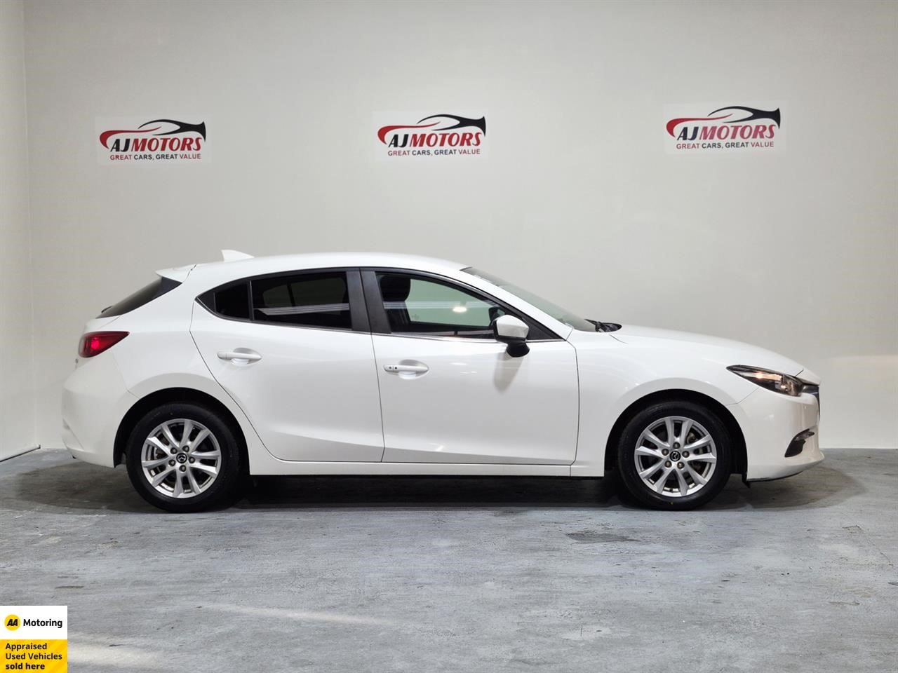 Vehicle image 3