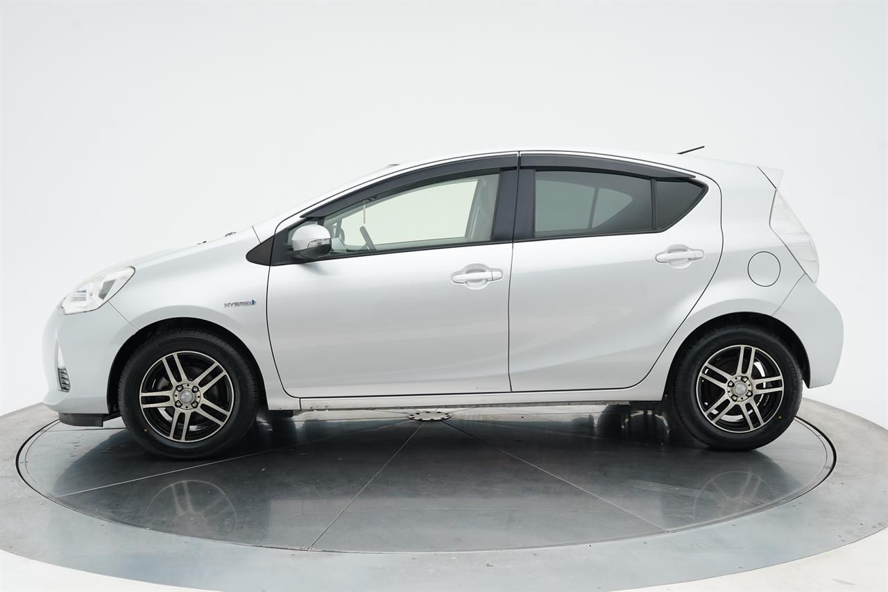 Vehicle image 4