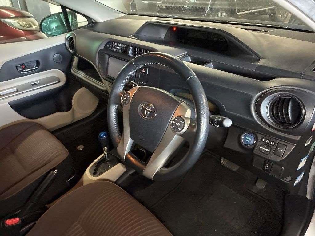 Vehicle image 3