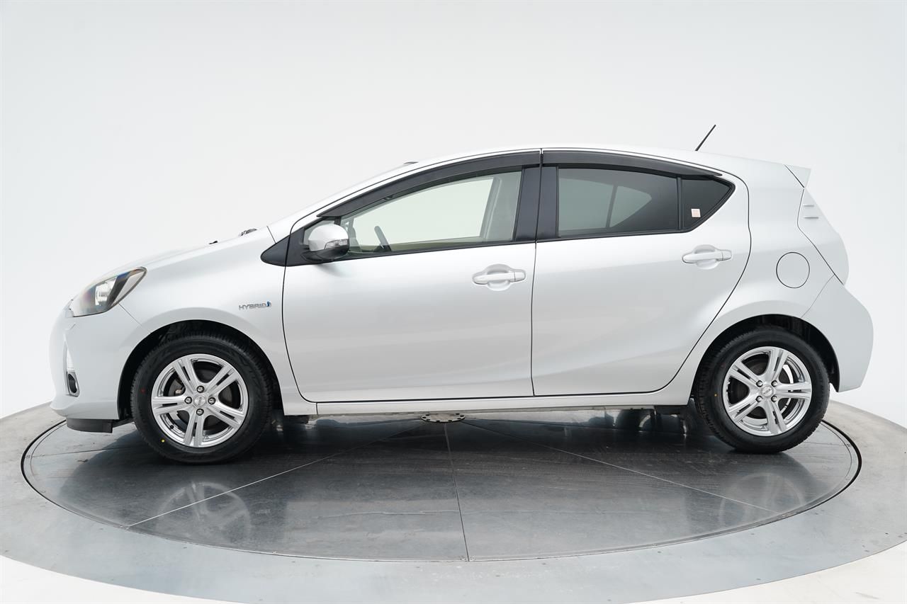 Vehicle image 4