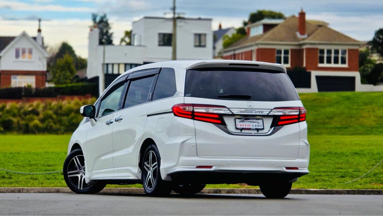 Vehicle image 5