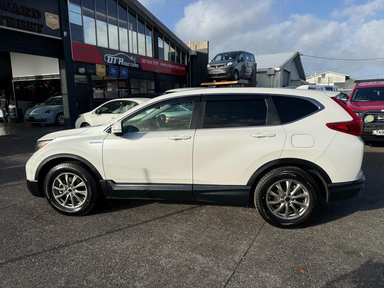 Vehicle image 5