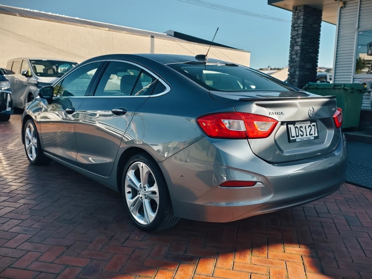 Vehicle image 5