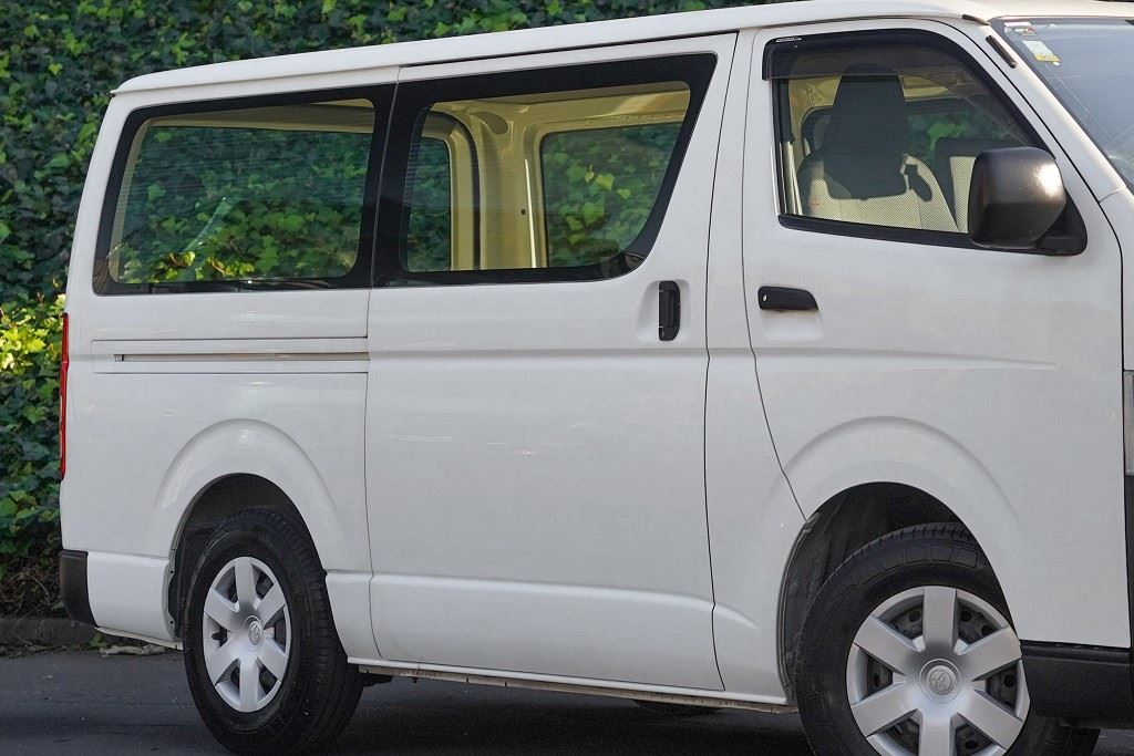 Vehicle image 4