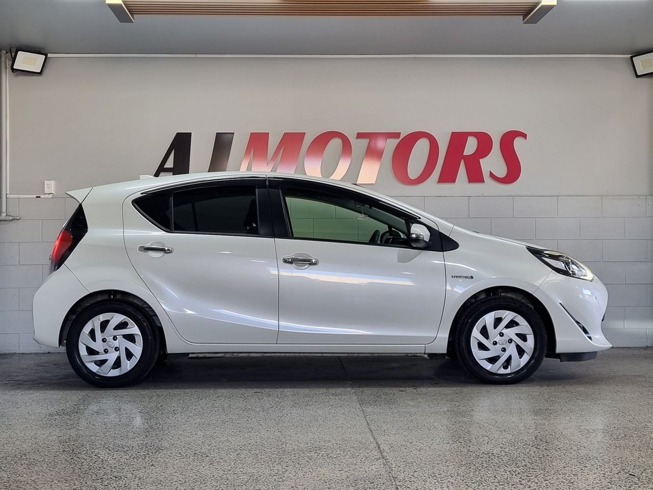 Vehicle image 5