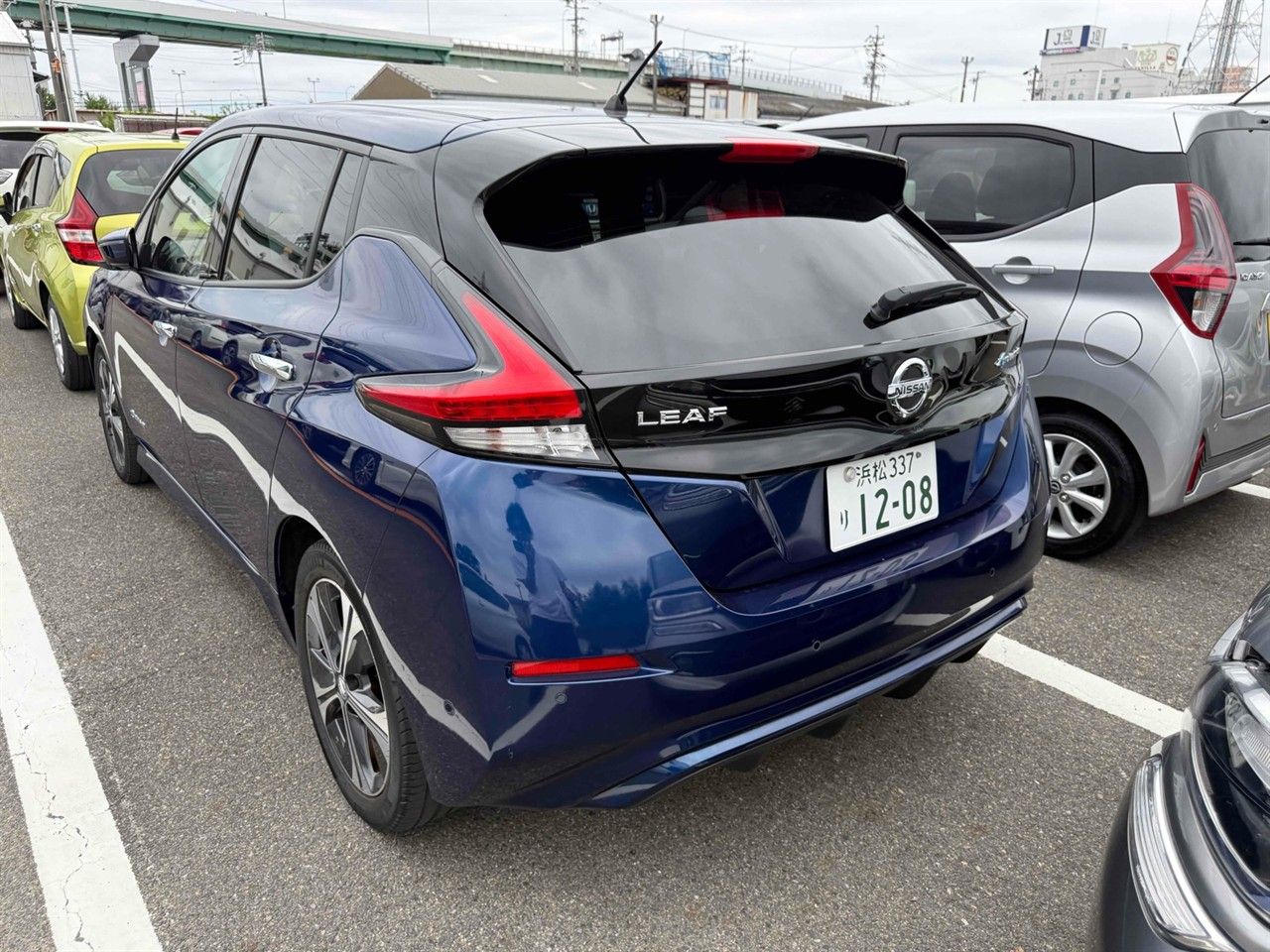 Vehicle image 4