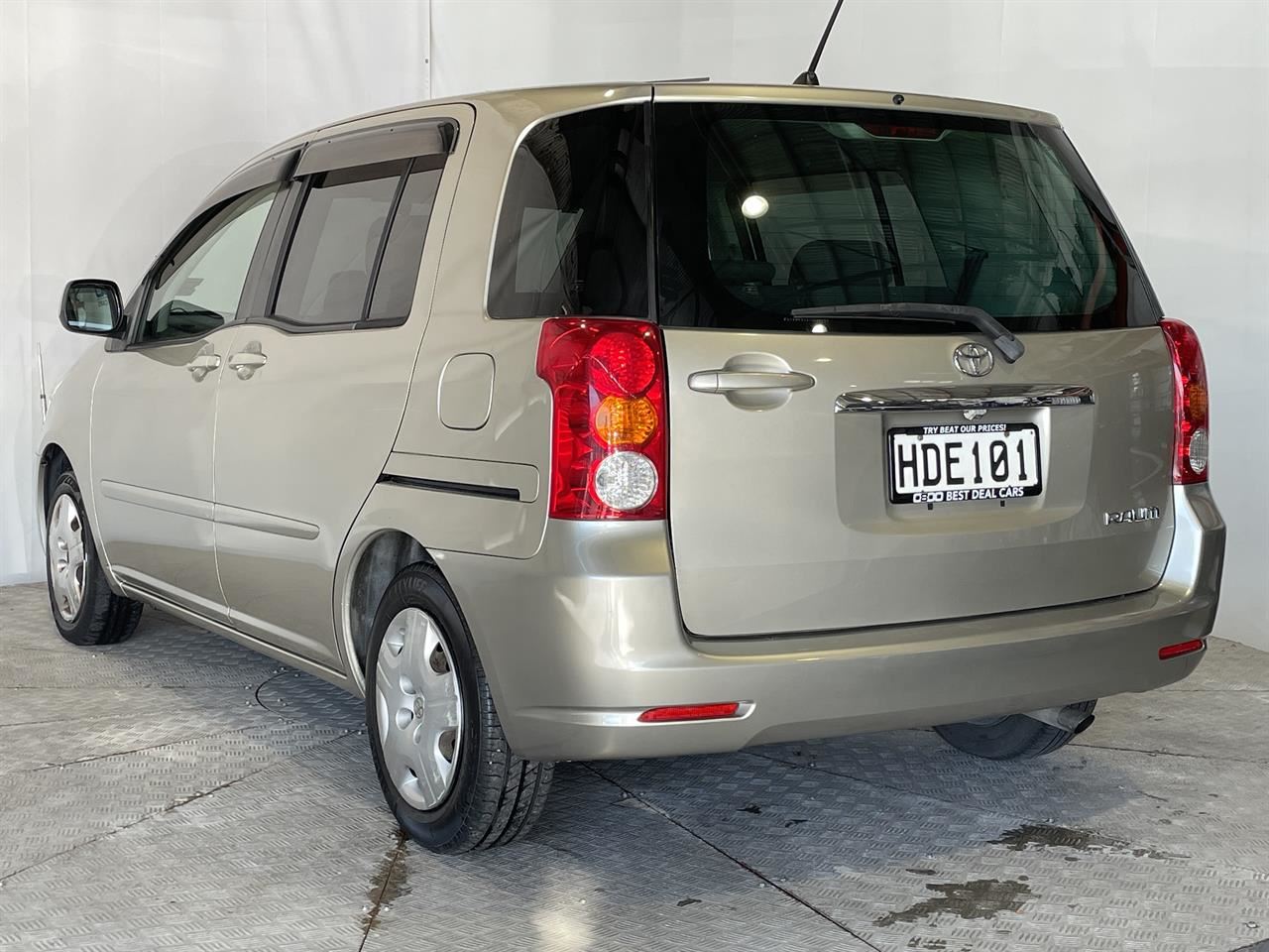 Vehicle image 4