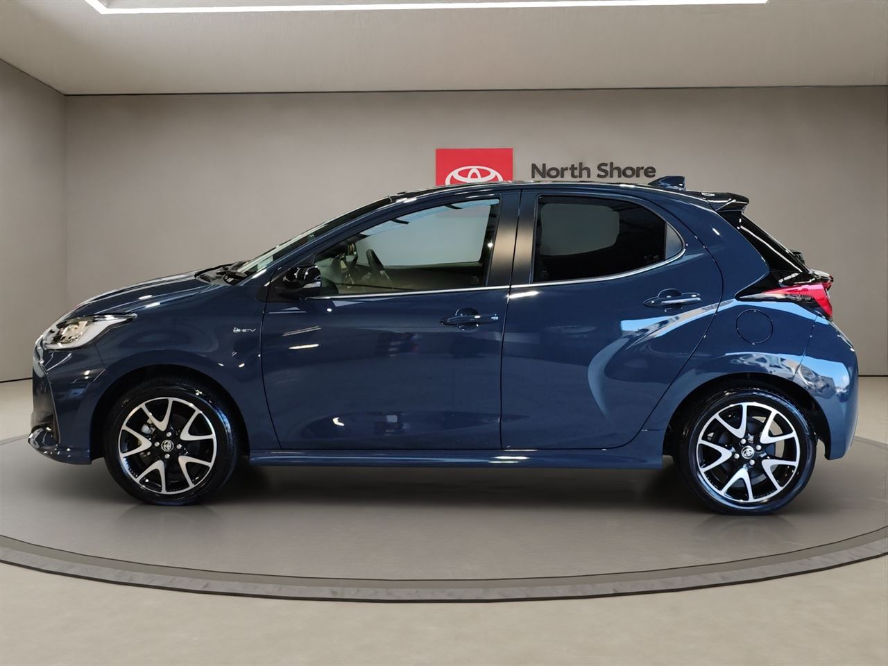 Vehicle image 4