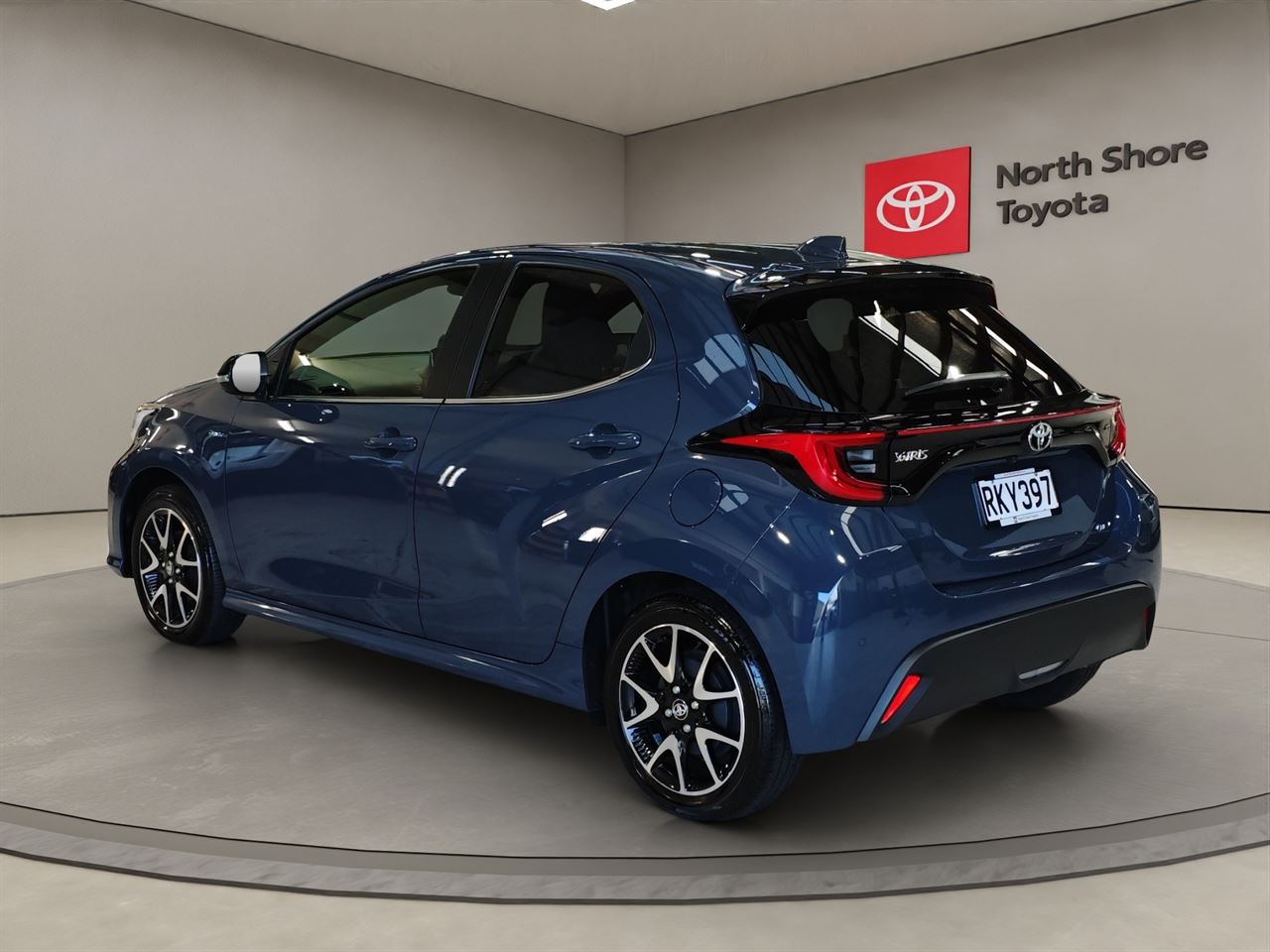Vehicle image 5