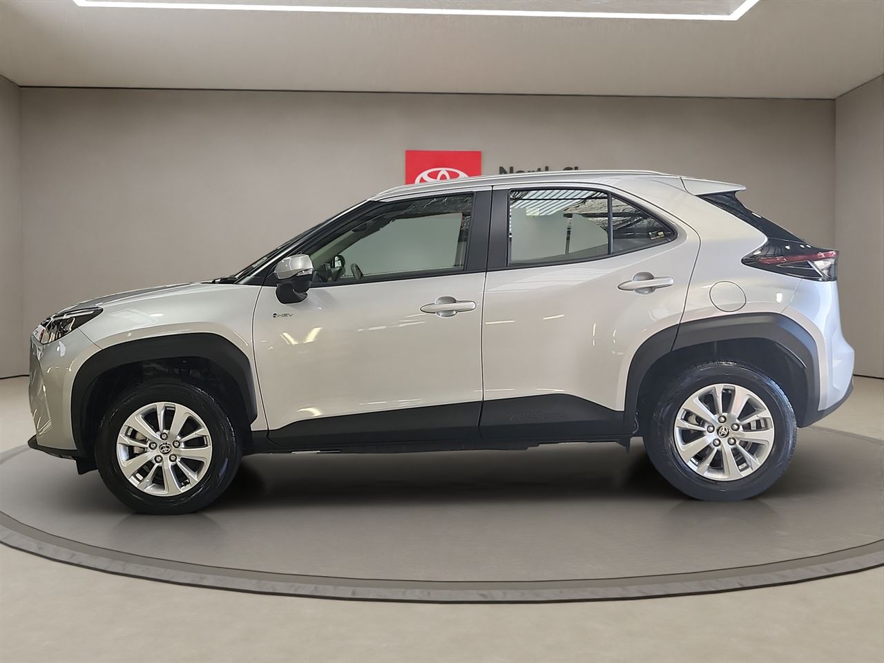 Vehicle image 4